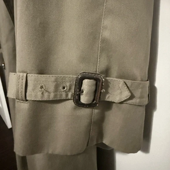 Vintage Olive Trench Coat with Purple Plaid Lining Detachable Insert & Collar - Picture 4 of 16